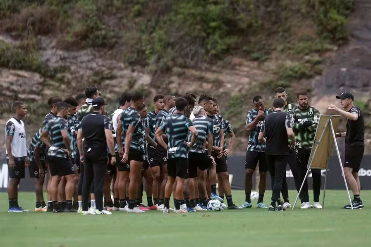 BOTAFOGO ENCARA O FLAMENGO COM REFORÇOS NA DEFESA E NO ATAQUE